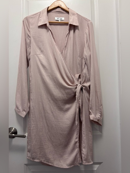 DRY LAKE. Dresses & Skirts - Wrap Shirt Dress in Mauve Blush
